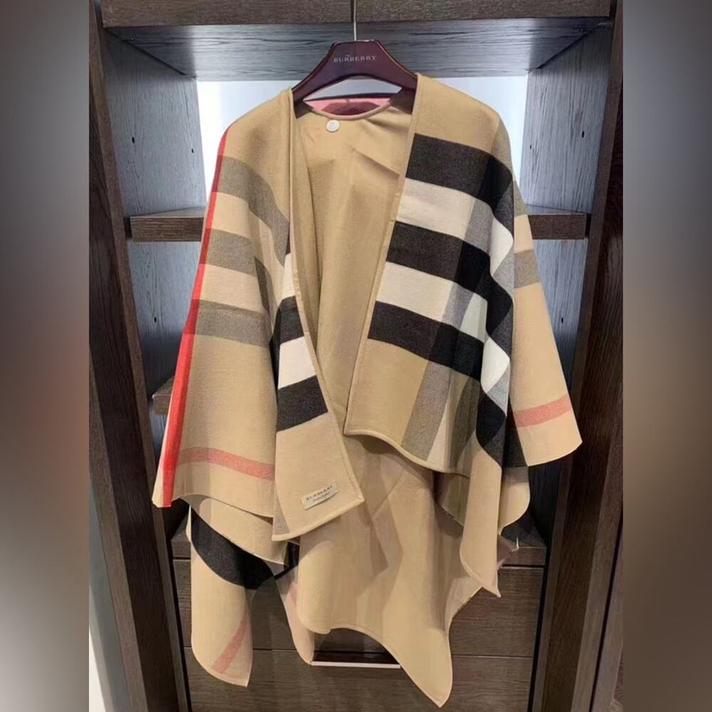 Burberry REVERSABLE Camel and Black Check Cape NWT - Picture 3 of 6